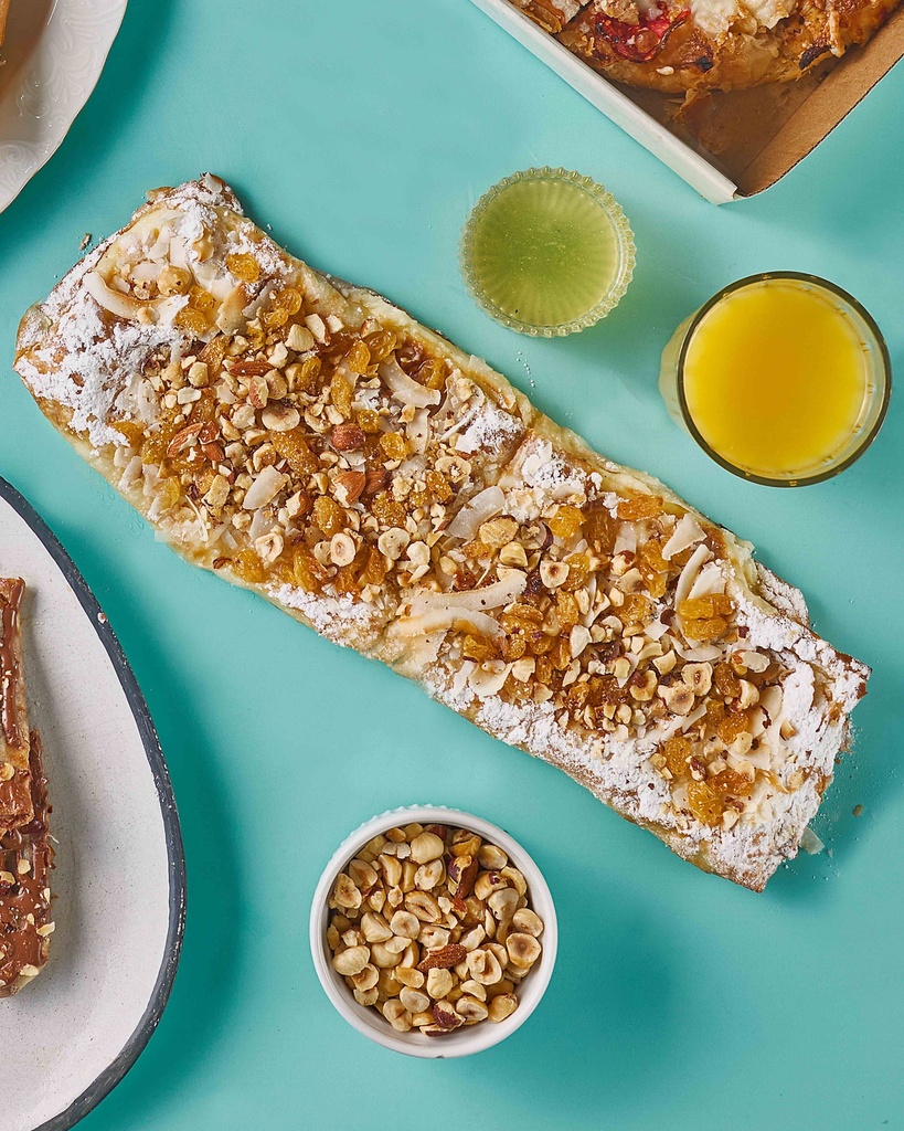 رول حلو مكسرات